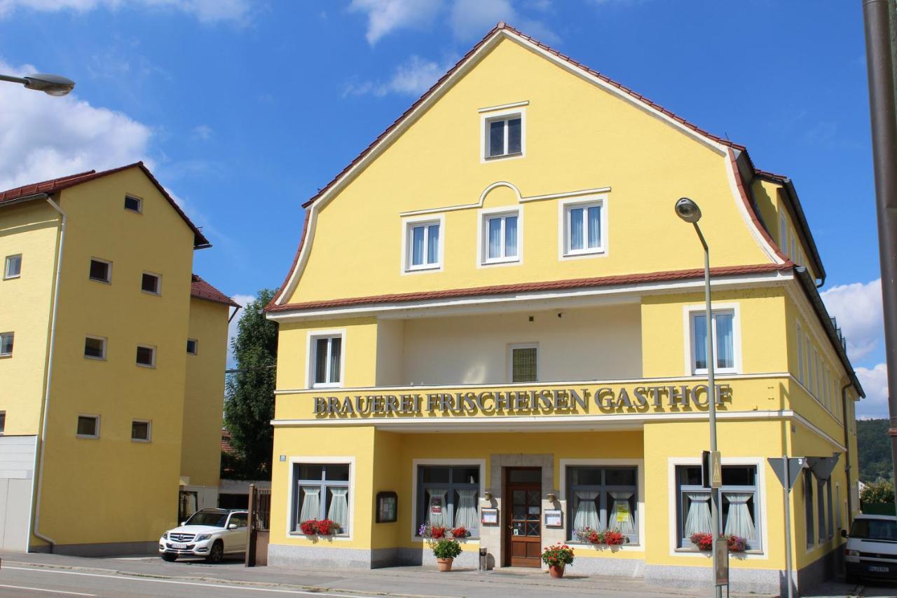 Brauerei Und Gasthof Frischeisen ケールハイム エクステリア 写真